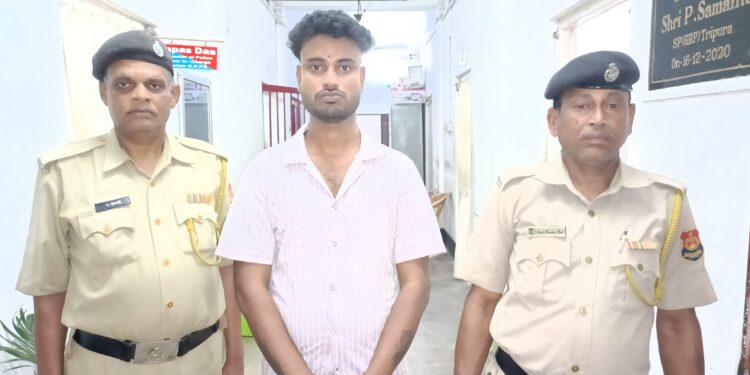 বাংলাদেশী আটক!