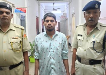 বাংলাদেশী আটক!