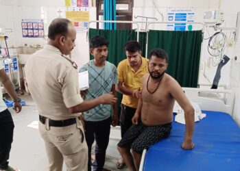 যাত্রীবাহী অটো উল্টে গুরুতর আহত চার!