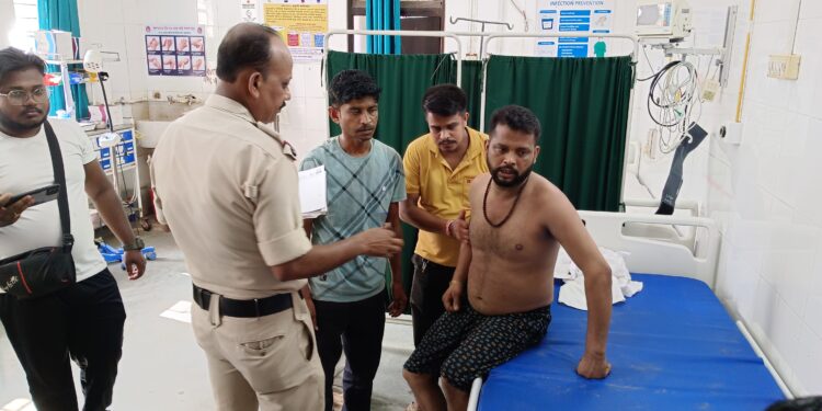 যাত্রীবাহী অটো উল্টে গুরুতর আহত চার!