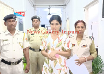 গাঁজাসহ পুলিশের হাতে আটক এক যুবতী