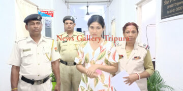 গাঁজাসহ পুলিশের হাতে আটক এক যুবতী