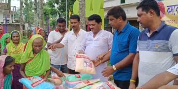 কসবেশ্বরী সামাজিক সংস্থার উদ্যোগে দুঃস্থদের মধ্যে মশারি বিতরণ