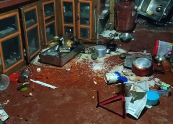 কড়ুইমুড়ার মোশাররফ হোসেনের বাড়িতে ব্যাপক ভাঙচুর