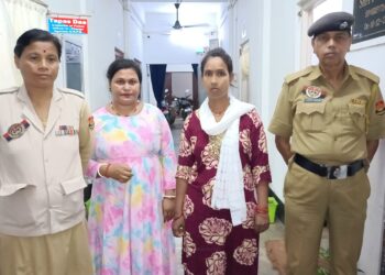 ২৩ কেজি শুঁকনো গাঁজা সহ পুলিশের হাতে আটক দুই মহিলা