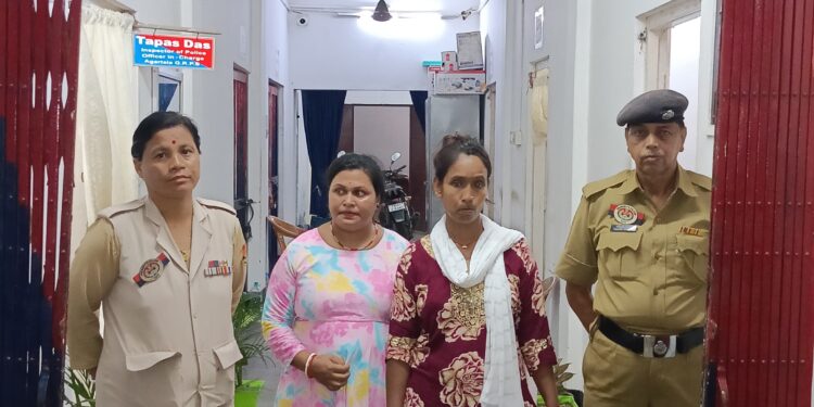 ২৩ কেজি শুঁকনো গাঁজা সহ পুলিশের হাতে আটক দুই মহিলা