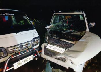 তিনটি গাড়ি মুখোমুখি সংঘর্ষে ভয়াবহ যান দুর্ঘটনা সেকেরকোটে