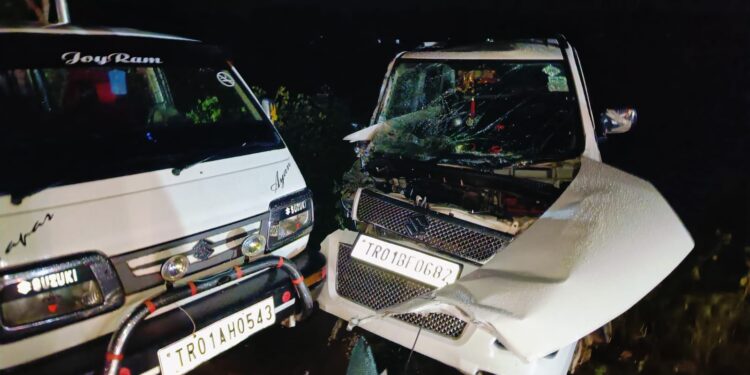 তিনটি গাড়ি মুখোমুখি সংঘর্ষে ভয়াবহ যান দুর্ঘটনা সেকেরকোটে