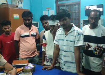 গভীর রাত পর্যন্ত সাউন্ড সিস্টেম বাজানোকে কেন্দ্র করে দুই প্রতিবেশীর মারামারিতে গুরুতর আহত এক