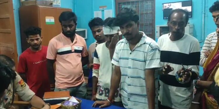 গভীর রাত পর্যন্ত সাউন্ড সিস্টেম বাজানোকে কেন্দ্র করে দুই প্রতিবেশীর মারামারিতে গুরুতর আহত এক