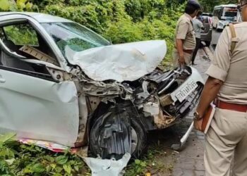 ত্রিমুখী যান দুর্ঘটনায় গুরুতর আহত এক