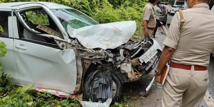 ত্রিমুখী যান দুর্ঘটনায় গুরুতর আহত এক