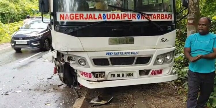 ত্রিমুখী যান দুর্ঘটনায় গুরুতর আহত এক