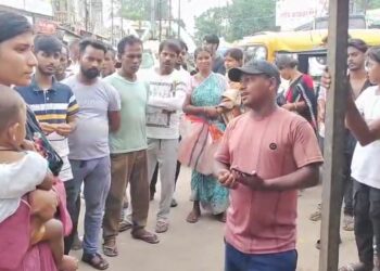 শিশু সন্তান সহ জন্মদাত্রী মায়ের নদীতে ঝাঁপ দিয়ে আত্মহত্যার চেষ্টা