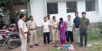 বিপুল পরিমাণ নেশা সামগ্রী সহ পুলিশের হাতে আটক এক মহিলা