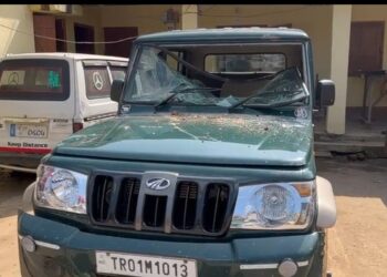 প্রকাশ্য দিবালোকে বিএসএফের গাড়ি ভাঙচুর!