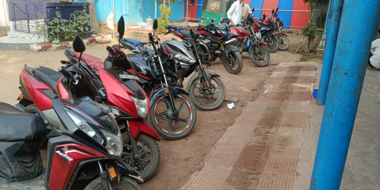 নাবালকের হাতে বাইক!অভিভাবকের বিরুদ্ধে কঠোর পদক্ষেপ খোয়াই মহিলা থানার