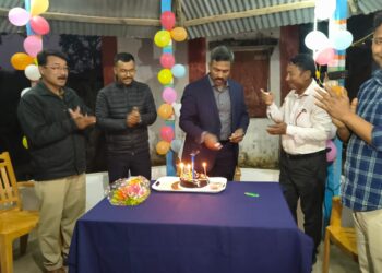 পুলিশ কর্তৃক আধিকারিকের জন্মদিন পালন করে সৌভ্রাতৃত্বের অনন্য নজির