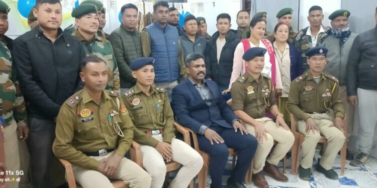 পুলিশ কর্তৃক আধিকারিকের জন্মদিন পালন করে সৌভ্রাতৃত্বের অনন্য নজির