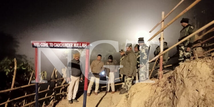 প্রজাতন্ত্র দিবসকে সামনে রেখে খোয়াই এর ‘ছুছুন্দর নালা’ সীমান্তে পুলিশ ও বিএসএফের যৌথ টহল!