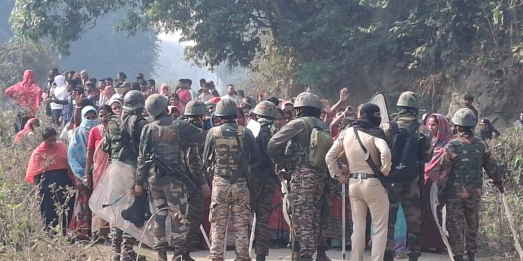 গাঁজা চাষীদের হাতে আক্রান্ত আসাম রাইফেল এর জওয়ান