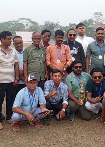 খোয়াইয়ে পুলিশ–সাংবাদিক প্রীতি ক্রিকেট ম্যাচে জয়ী পুলিশ দল