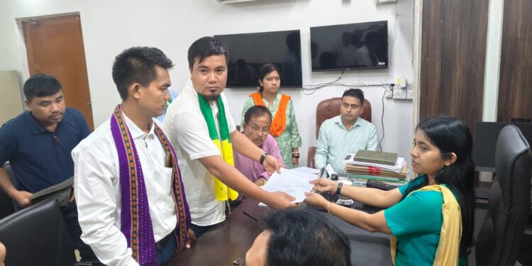 সম্পন্ন হল ১৯ আমতলী গোলাঘাটি কেন্দ্রের মনোনয়নপত্র জামা