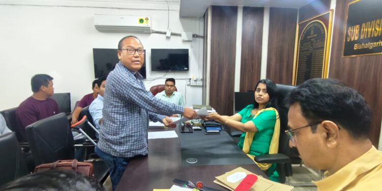 সম্পন্ন হল ১৯ আমতলী গোলাঘাটি কেন্দ্রের মনোনয়নপত্র জামা