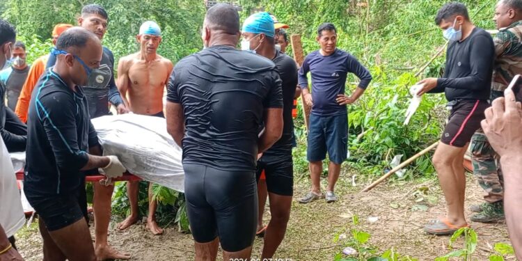 অবশেষে দুদিন পর ভেসে উঠল নদীতে তলিয়ে যাওয়া রাকেশ শীলের মৃতদেহ।